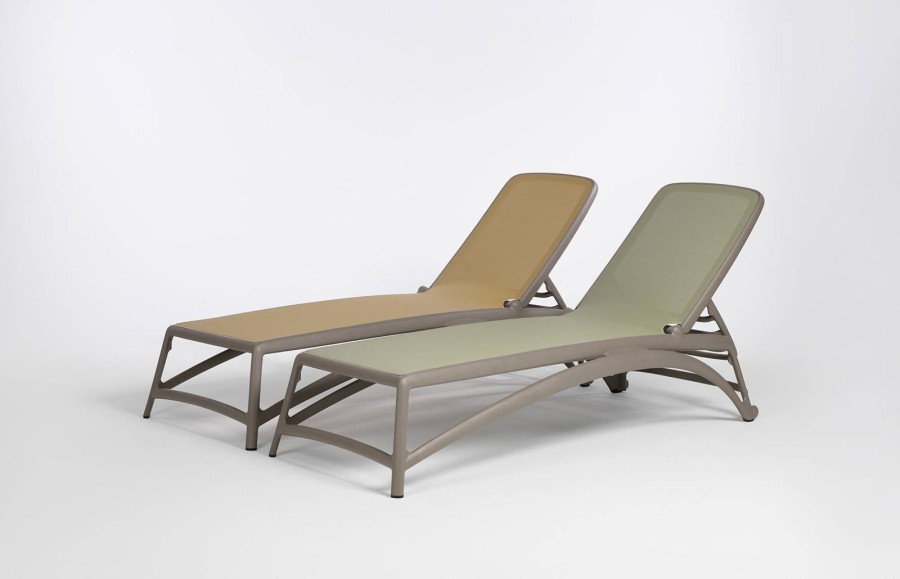 Шезлонг-лежак пластиковый тортора агава Atlantico Nardi