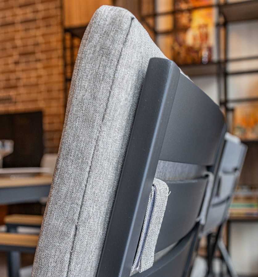 Обеденное кресло OSCAR с подлокотниками из поливуда Royal Family