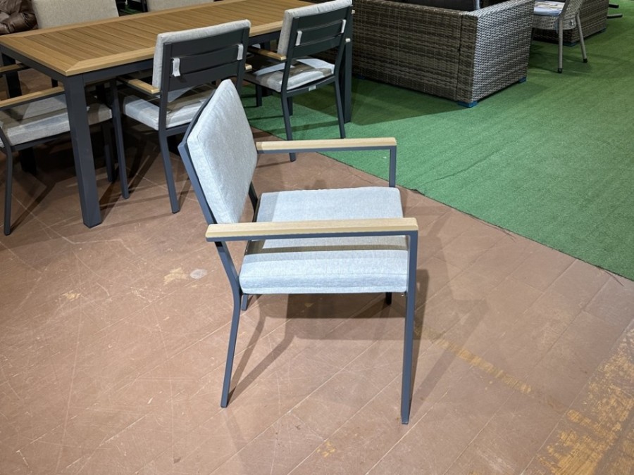 Обеденное кресло OSCAR с подлокотниками из поливуда Royal Family