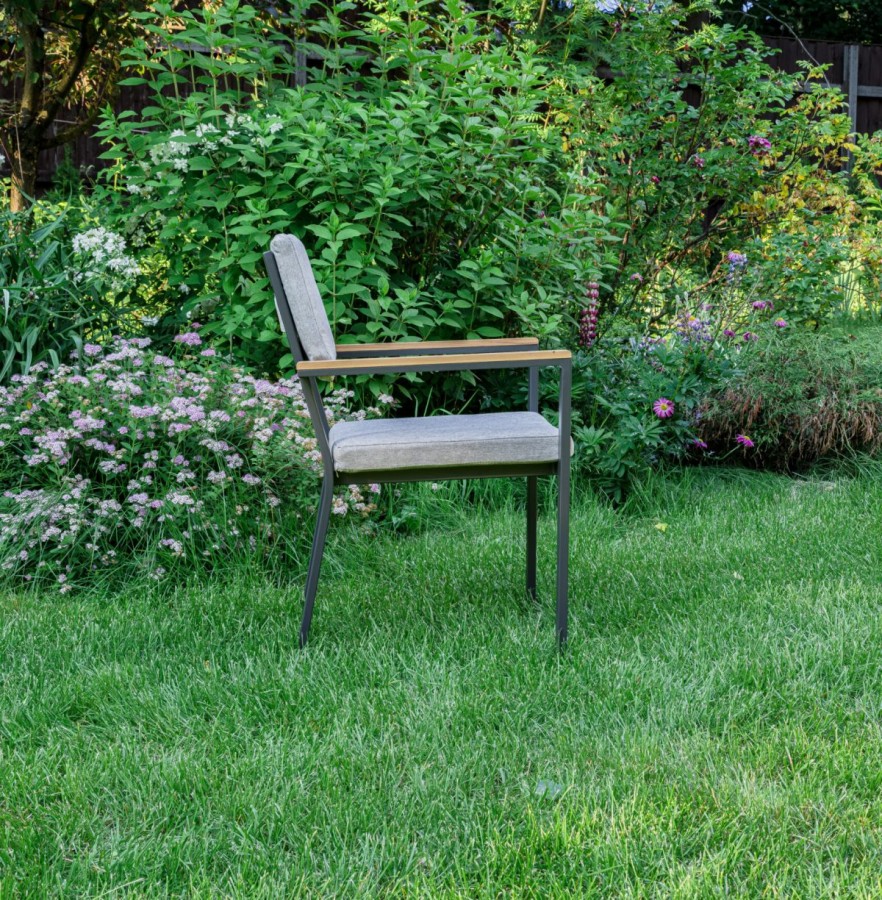 Обеденное кресло OSCAR с подлокотниками из тика Royal Family