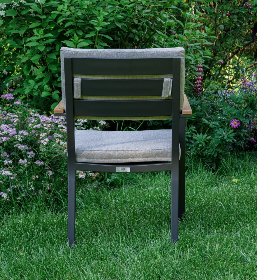 Обеденное кресло OSCAR с подлокотниками из тика Royal Family