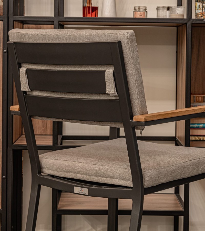 Обеденное кресло OSCAR с подлокотниками из тика Royal Family