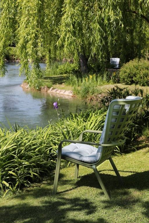 Лаунж-кресло пластиковое Folio агава с голубой подушкой Nardi