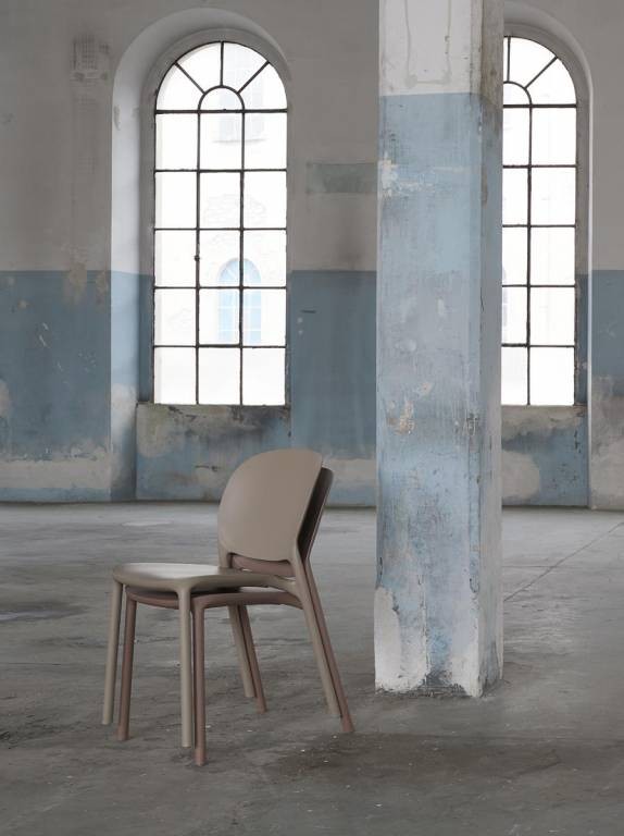 Стул пластиковый Hug оливковый Go Green Garden