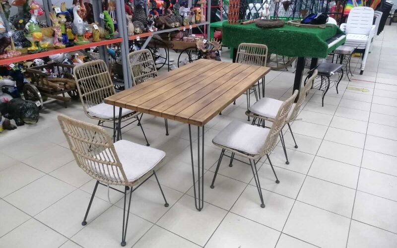 Обеденная группа Charlotte M Joygarden