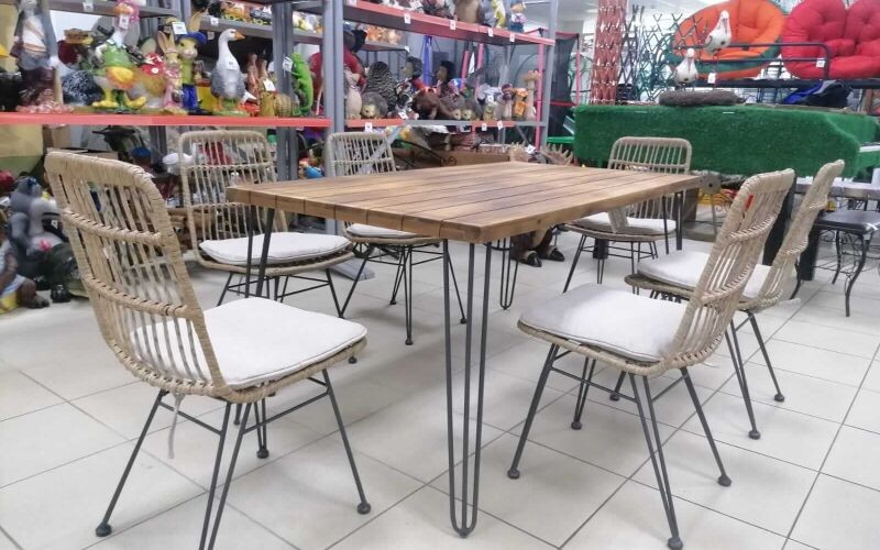 Обеденная группа Charlotte M Joygarden