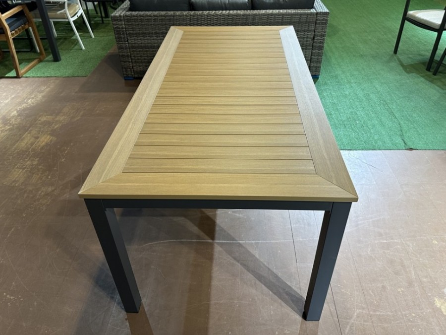 Обеденный стол OSCAR со столешницей из поливуда Royal Family