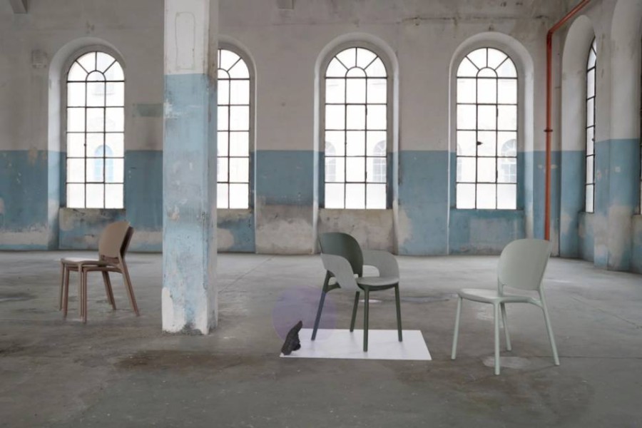 Стул пластиковый Hug зеленый шалфей Go Green Garden