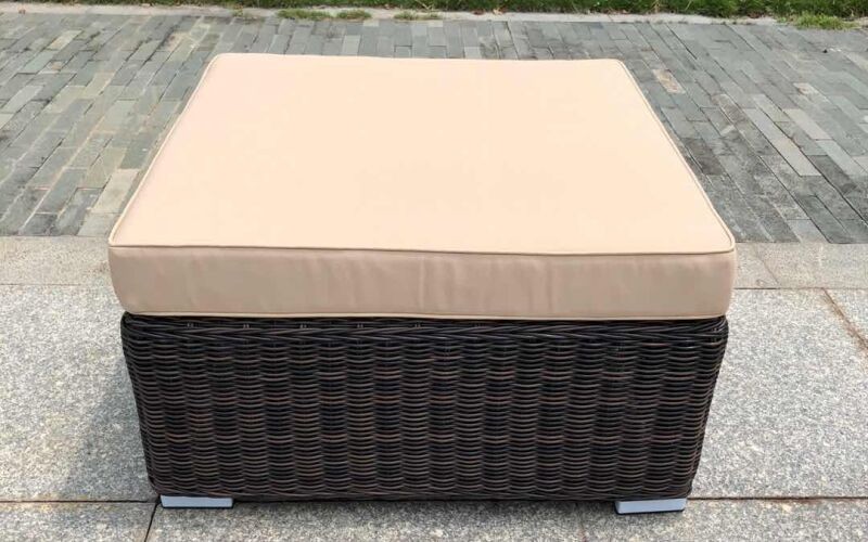 Пуф/стол с бежевой подушкой Karl Royal Family