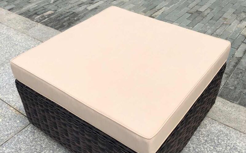 Пуф/стол с бежевой подушкой Karl Royal Family