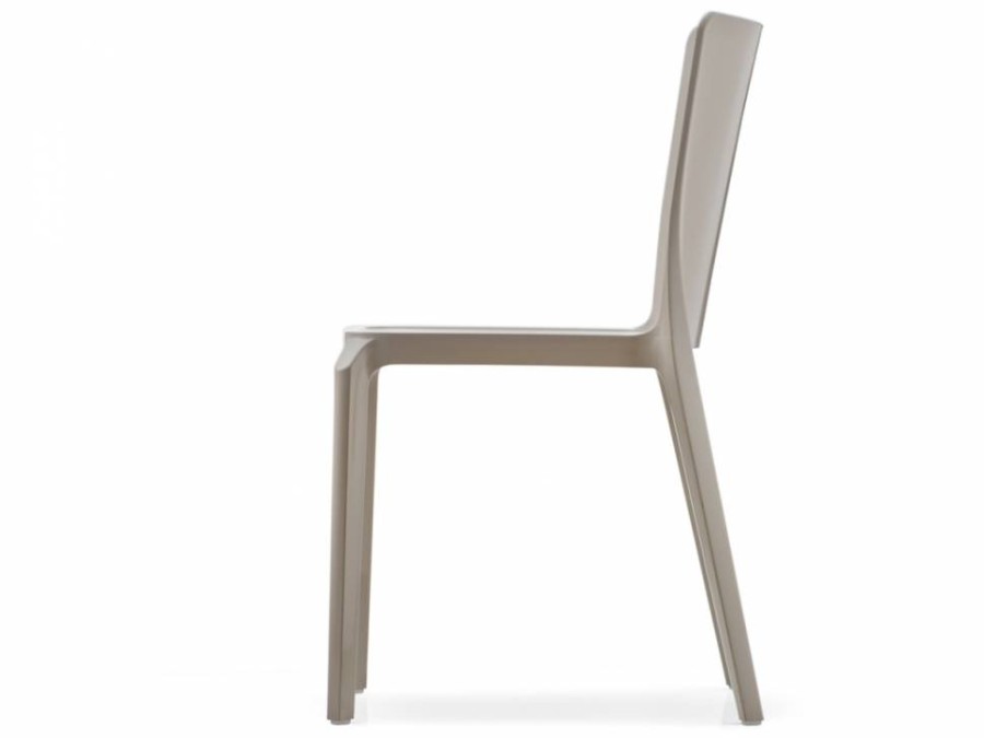 Стул пластиковый Blitz песочный Garden