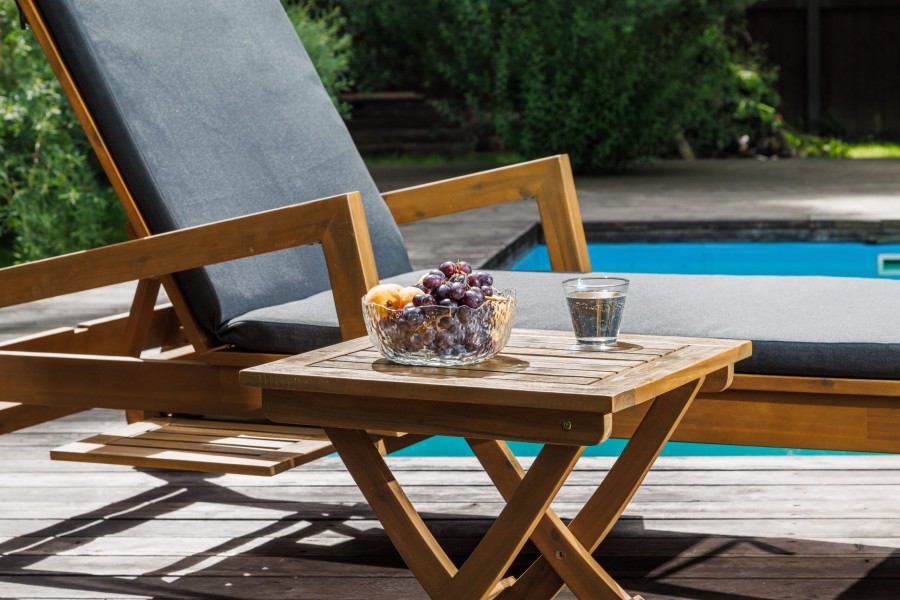 Комплект из шезлонга PAOLO и столика RAMON из акации Royal Family