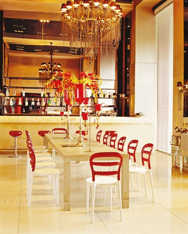 Стул пластиковый Miss Bibi белый/красный Garden