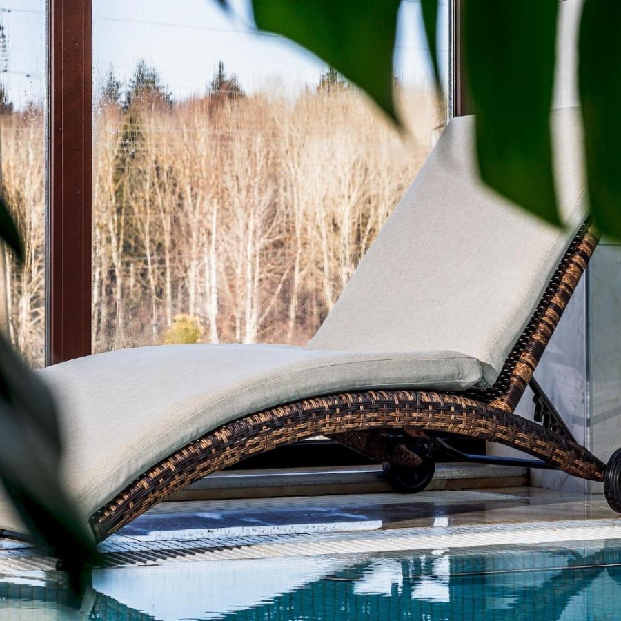 Шезлонг Agata с матрасом из искусственного ротанга Royal Family