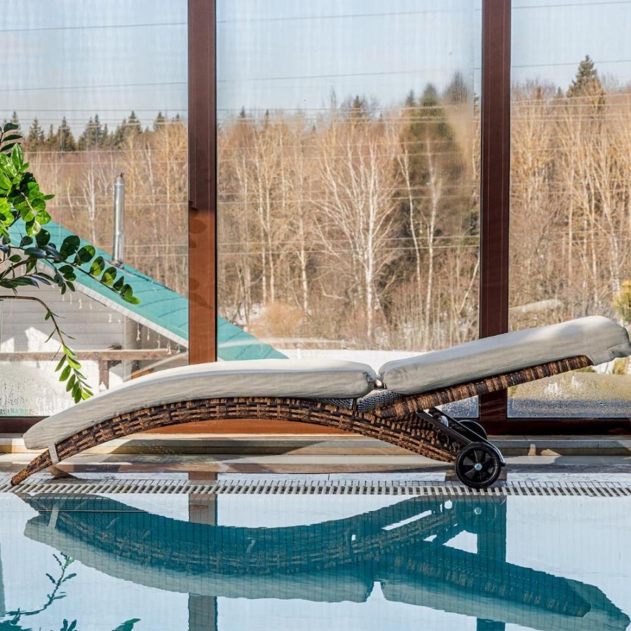 Шезлонг Agata с матрасом из искусственного ротанга Royal Family