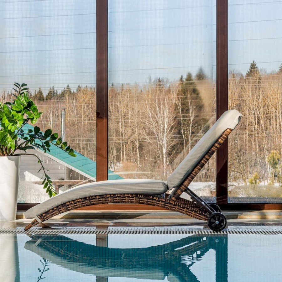 Шезлонг Agata с матрасом из искусственного ротанга Royal Family