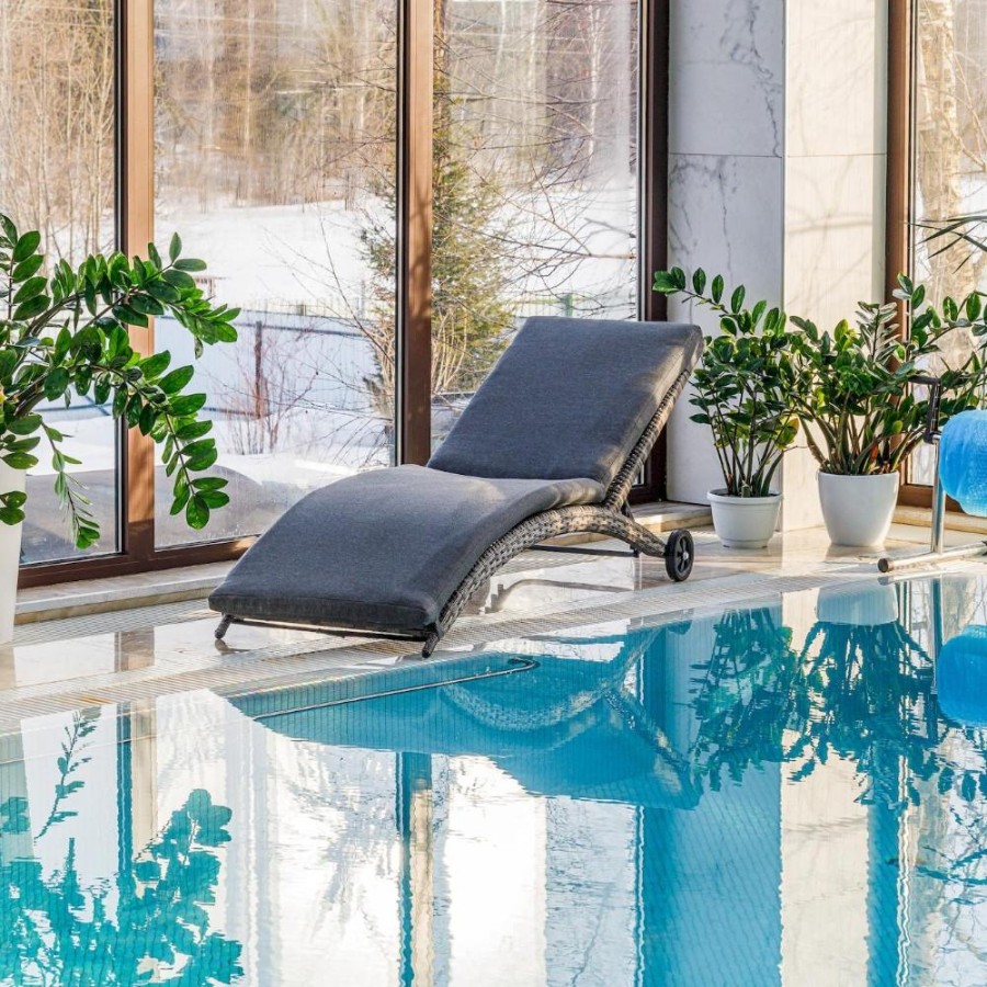 Шезлонг лежак из искусственного ротанга Agata, серый Royal Family