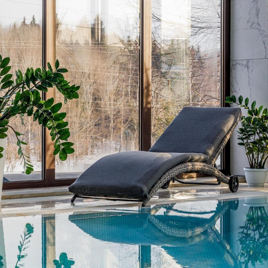 Шезлонг лежак из искусственного ротанга Agata, серый Royal Family