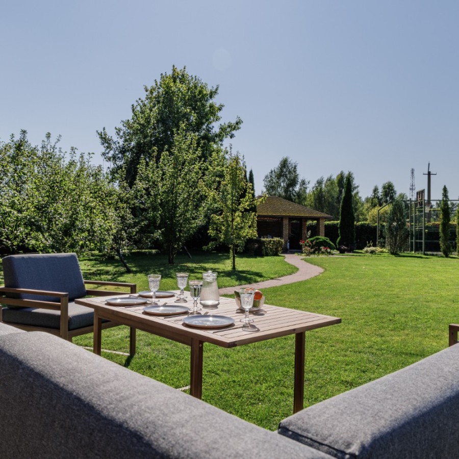 Обеденный комплект BROOKLYN с угловым диваном из акации Royal Family