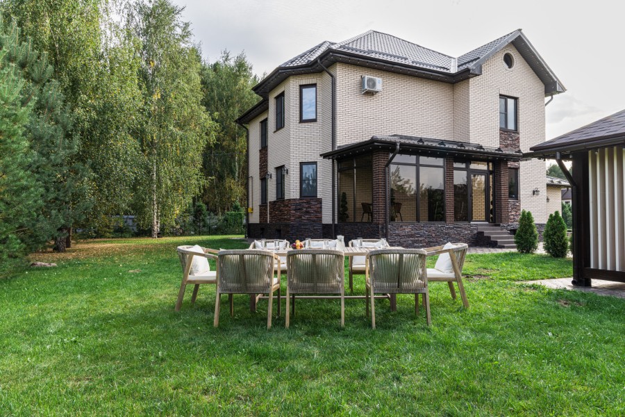 Обеденный комплект MICHELLE 8 из массива акации Royal Family