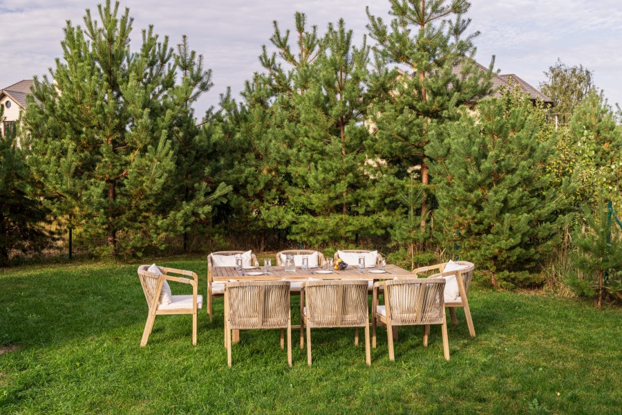 Обеденный комплект MICHELLE 8 из массива акации Royal Family