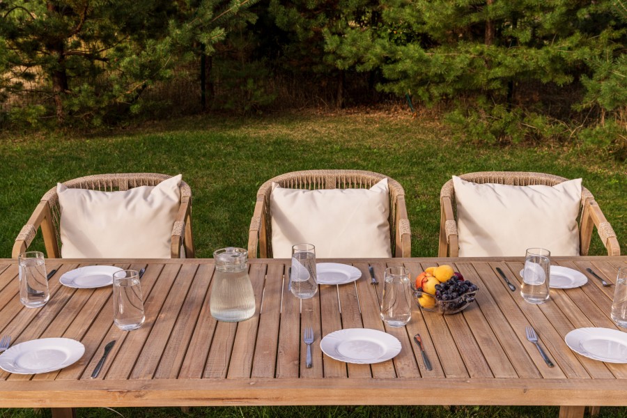 Обеденный комплект MICHELLE 8 из массива акации Royal Family