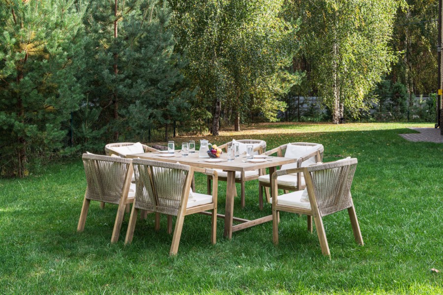 Обеденный комплект MICHELLE 6 из массива акации Royal Family