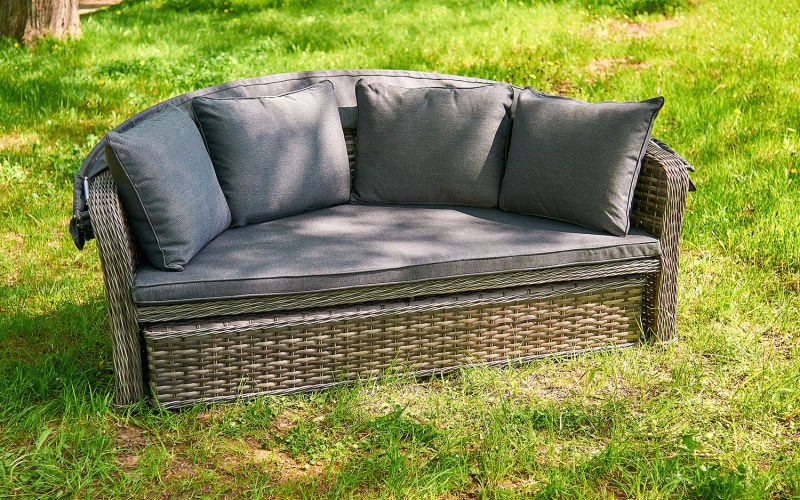 Диван-трансформер Violetta из искусственного ротанга Royal Family