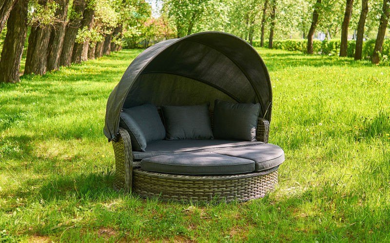 Диван-трансформер Violetta из искусственного ротанга Royal Family