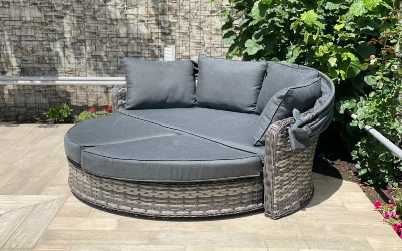 Диван-трансформер Violetta из искусственного ротанга Royal Family