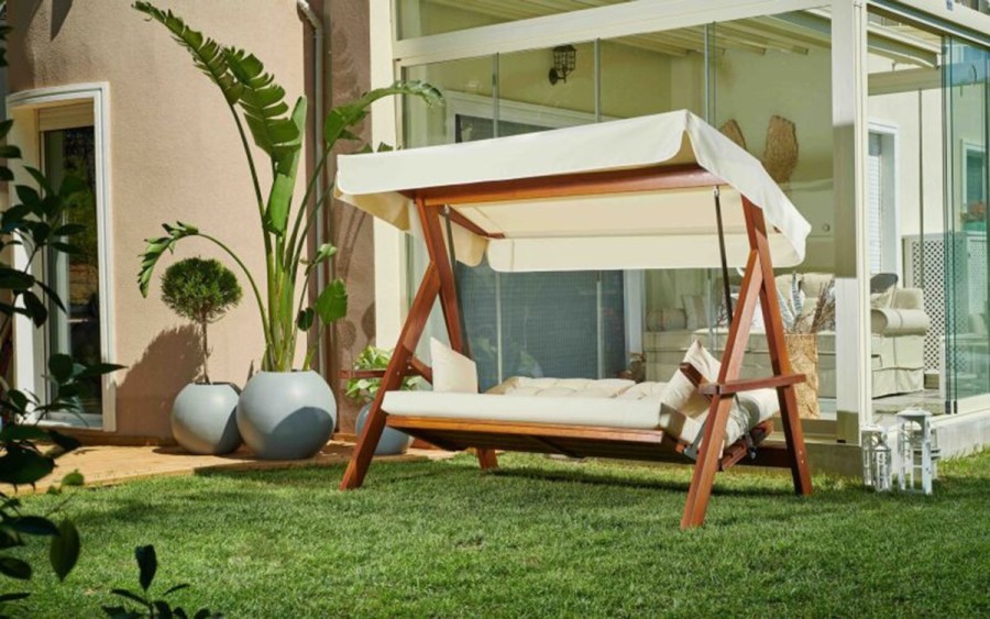 Качели Lyon из массива сосны с бежевыми подушками Royal Family