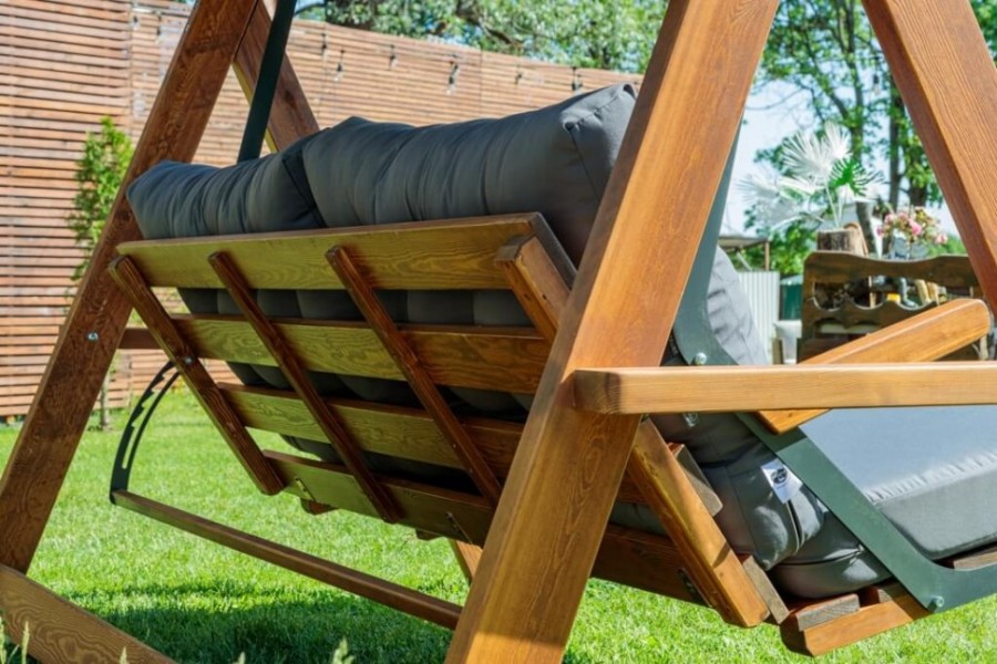 Качели Lyon из массива сосны с серыми подушками Royal Family