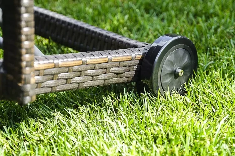 Комплект шезлонгов со столиком MILANO коричневый Joygarden