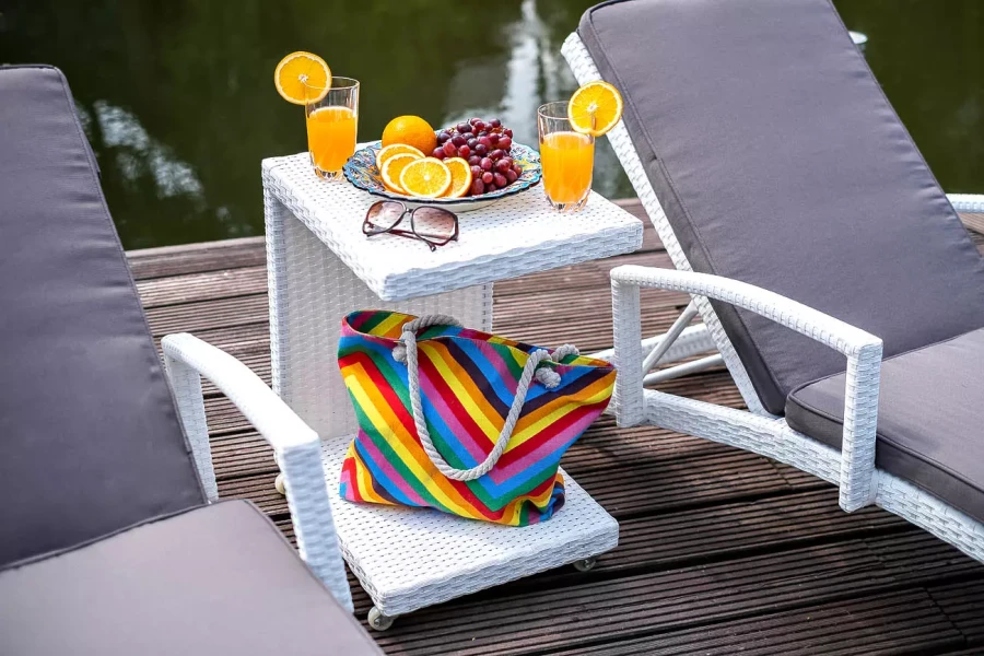 Комплект шезлонгов со столиком MILANO белый Joygarden