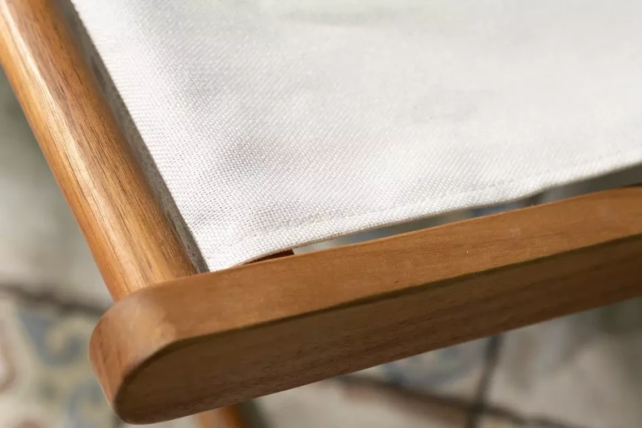 Комплект лежаков со столиком из акации CAPRI Joygarden