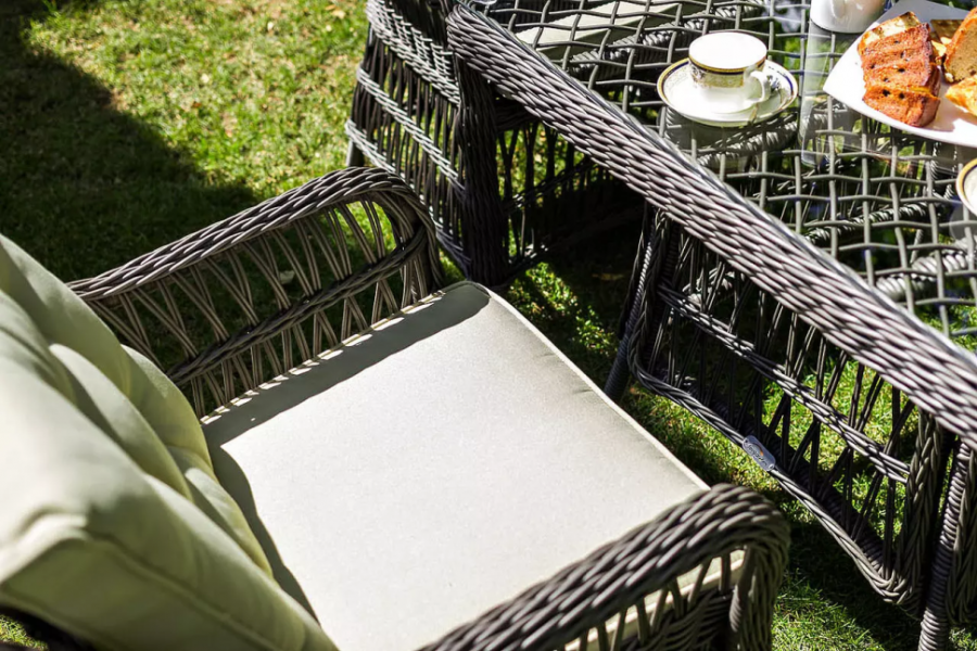 Плетеный стол Cannes 90 Joygarden