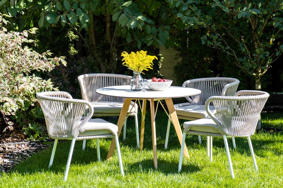 Интерьерный стол Франческо круглый молочный 4sis