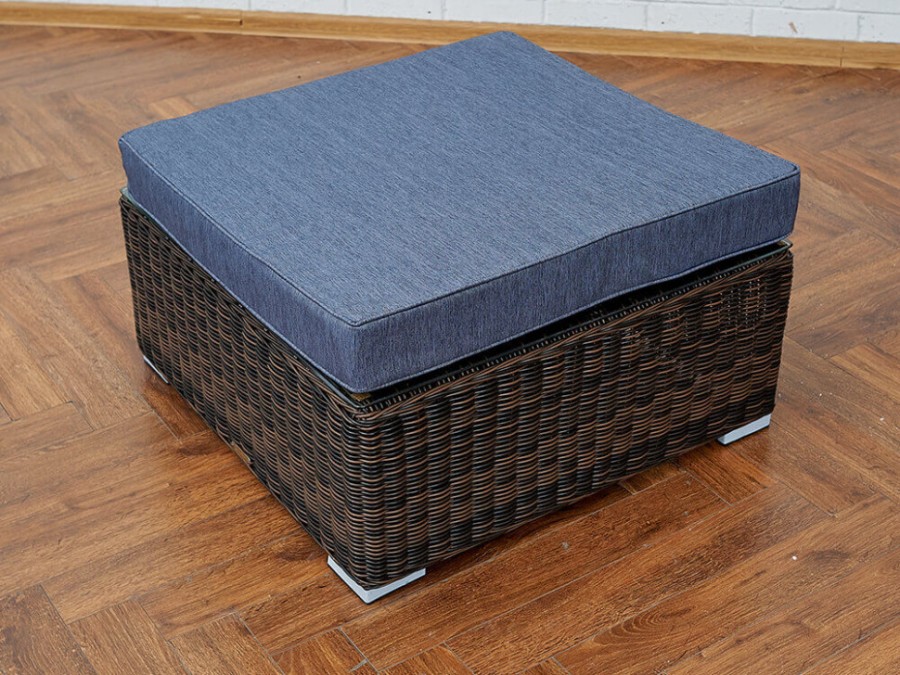 Лаунж зона Karl из 7 модулей с кофейным столом-пуфом Royal Family