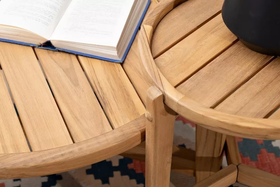 Боковой стол из тика ASPEN Joygarden